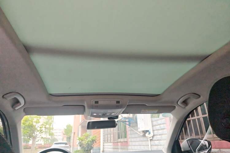 Used Volkswagen T-ROC 2019 280TSI DSG Two-Wheel Drive Advanced Version China VI Standard Headliner