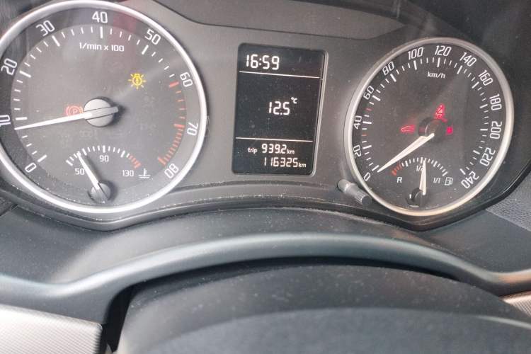 Used Skoda Octavia 2015 Classic Model 1.6L Manual Eado Version
