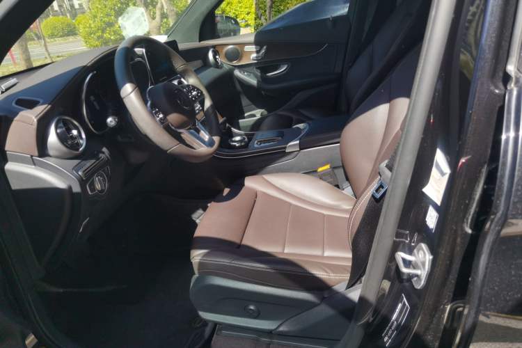 Used Mercedes-Benz GLC 2022 Second Facelift GLC 260 L 4MATIC Luxury Edition Left Front Seat