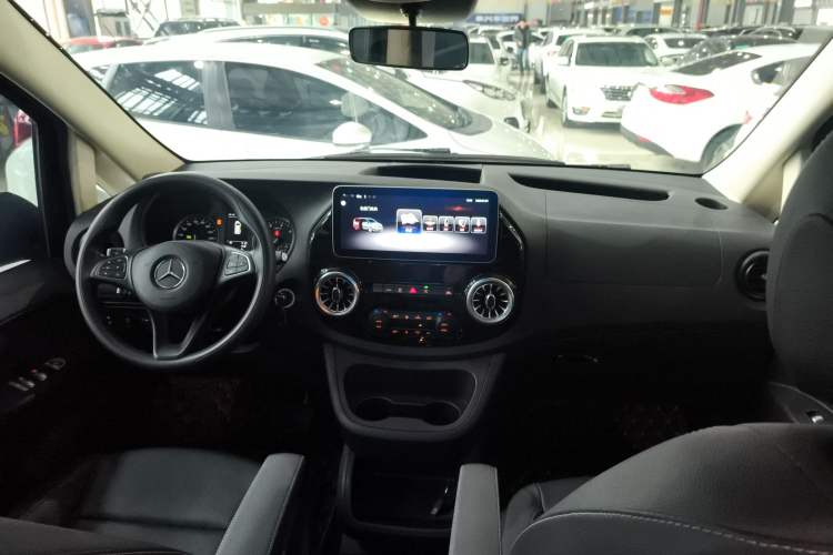 Used Mercedes-Benz Vito 2020 2.0T Elite Version 7 Seats Center Console