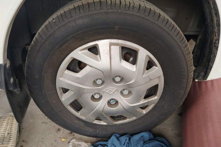 Used SAIC MAXUS Xintu V80 2024 Aotuntong 6MT Short-Wheelbase Ultra-Low Roof 127 Ps 5-Seater