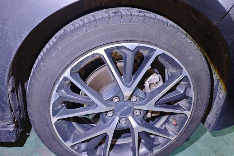 Used Lynk & Co 03 2020 2.0TD Automatic Jing Pro Edition Right Front Wheel Hub