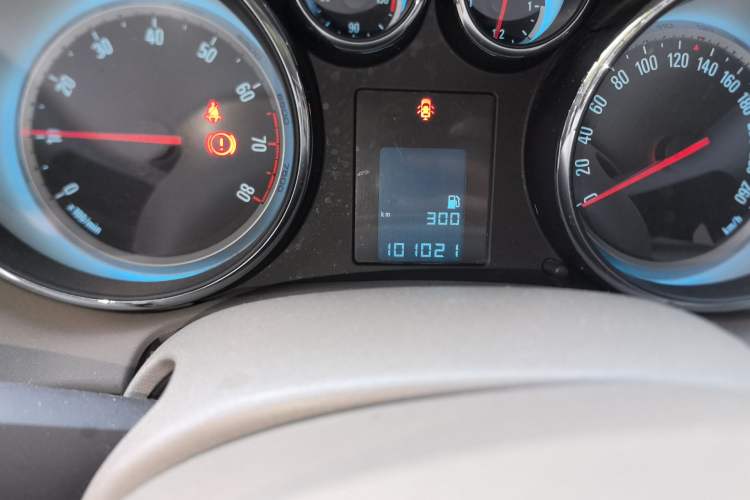 Used Buick GT 2013 GT 1.6L Manual Entry-Level Model Odometer Close Up