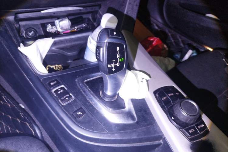 Used BMW 3 Series 2015 320Li Luxury Edition Fashion Model Gear Lever