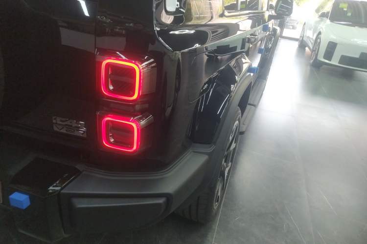 Used iCAR V27 2026 Model 200KM Four-Wheel Drive Falcon 500 Right Rear Taillight