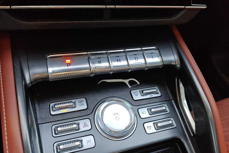 Used Lincoln Nautilus 2023 2.0T All-Wheel-Drive Zunrui Hybrid Version
