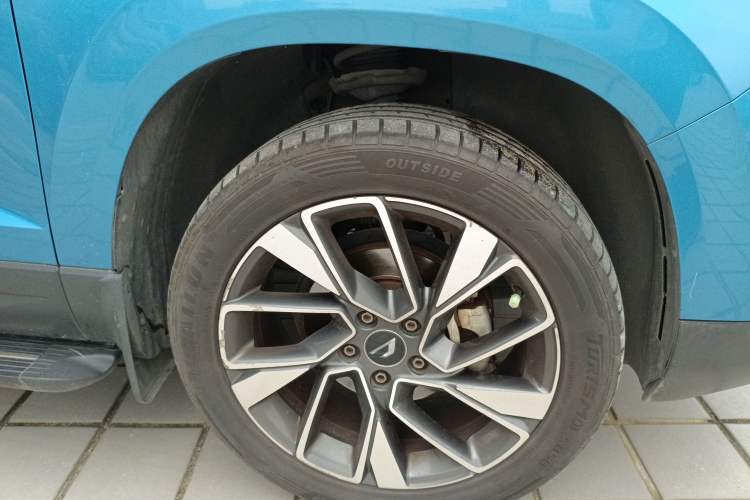 Used Jetta VS7 2020 1.4T Automatic Glory Edition Right Front Wheel Hub