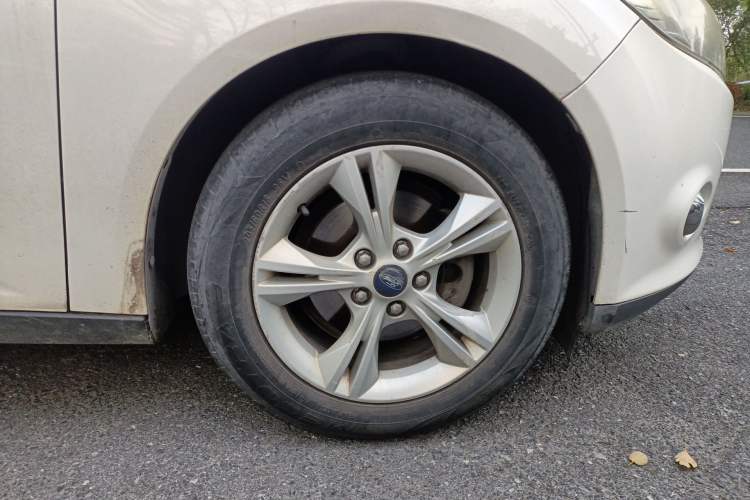 Used Ford Focus 2012 Sedan 1.6L Automatic Fashion Edition Right Front Wheel Hub