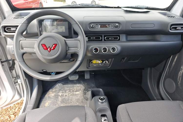 Used Wuling Zhiguang New Energy 2025 Comfort Model Center Console