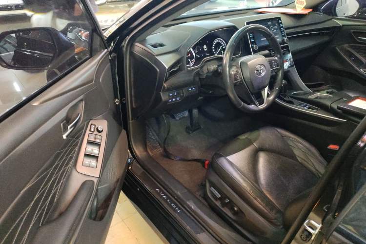Used Toyota Avalon 2019 Dual-Engine 2.5L XLE Prestige Version China VI Standard