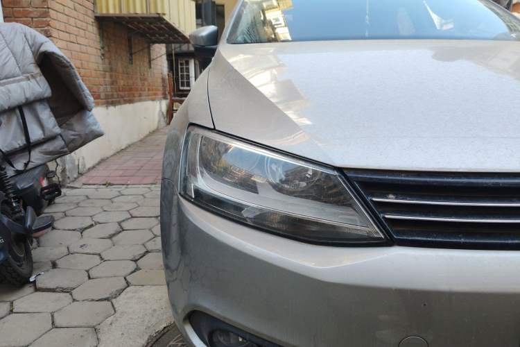 Used Volkswagen Sagitar 2012 1.6L Automatic Comfort Edition Right Front Headlight