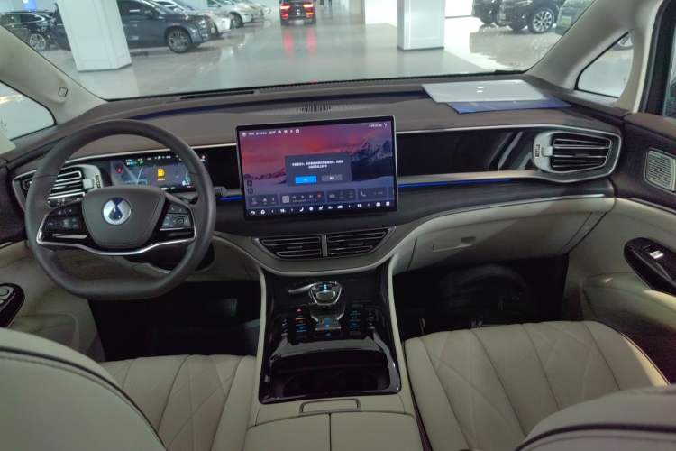 Used Denza D9 2024 DM-i 980 Four-Wheel Drive Flagship Model Center Console