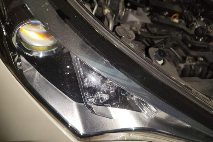 Used Toyota C-HR 2018 2.0L Leading with Sunroof China VI Standard
