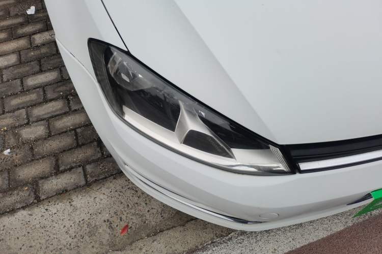 Used Volkswagen Golf 2016 230TSI Automatic Comfort Version Right Front Headlight