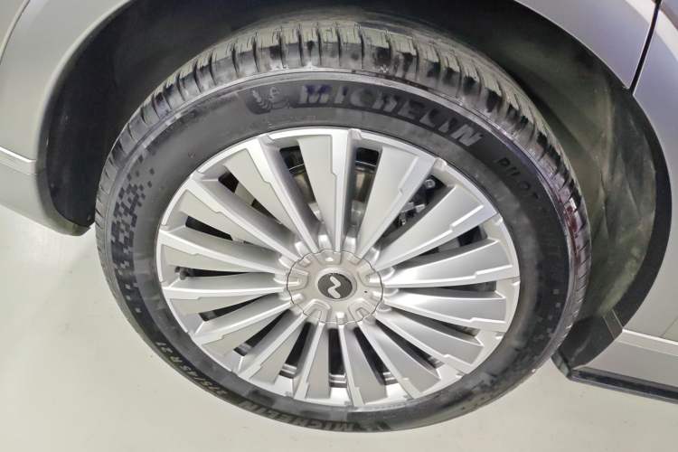 Used ONVO Luxeed L90 2025 Model—Ultra Six-Seater Version