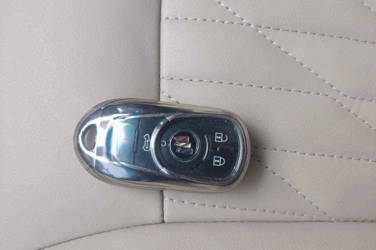 Used Buick GL8 2023 Facelifted Land Cruiser Executive Luxury Version