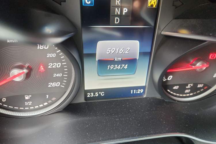 Used Mercedes-Benz GLC 2018 Facelifted GLC 260 4MATIC Dynamic Edition Odometer Close Up