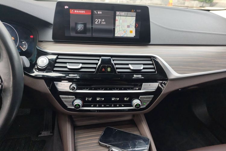 Used BMW 5 Series New Energy 2019 Updated Version 530Le Luxury Package Audio And AC Panel