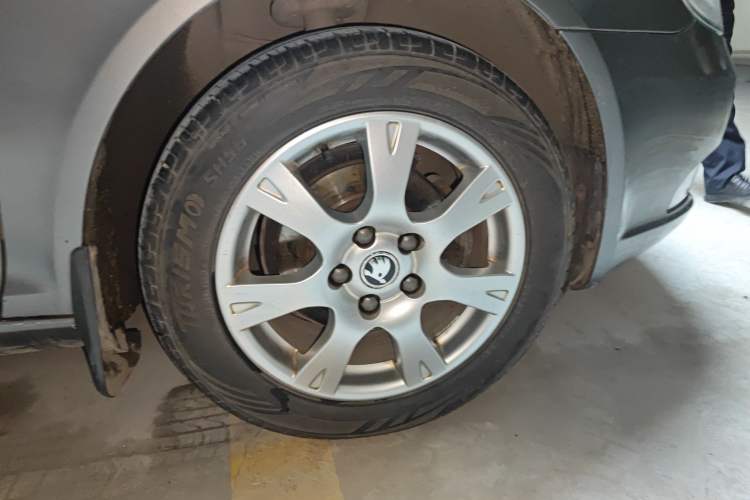 Used Skoda Octavia 2015 Classic Model 1.6L Manual Eado Version
