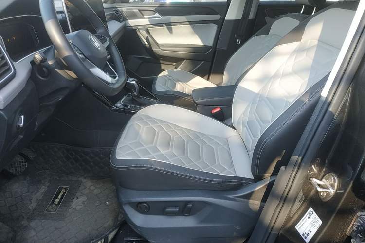 Used Volkswagen Tayron 2024 300TSI Two-Wheel-Drive Luxury Plus Advanced Version Left Front Seat