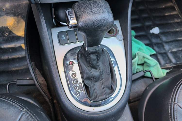 Used Volkswagen Lavida 2011 1.6L Automatic Premium Edition Gear Lever