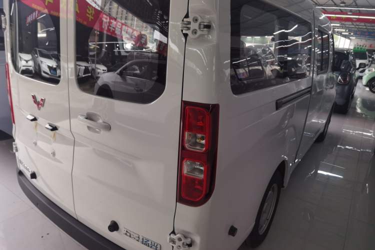 Used Wuling Yangguang 2025 Model 400km Bus Edition—Comfort Edition Rear Right 45 Deg