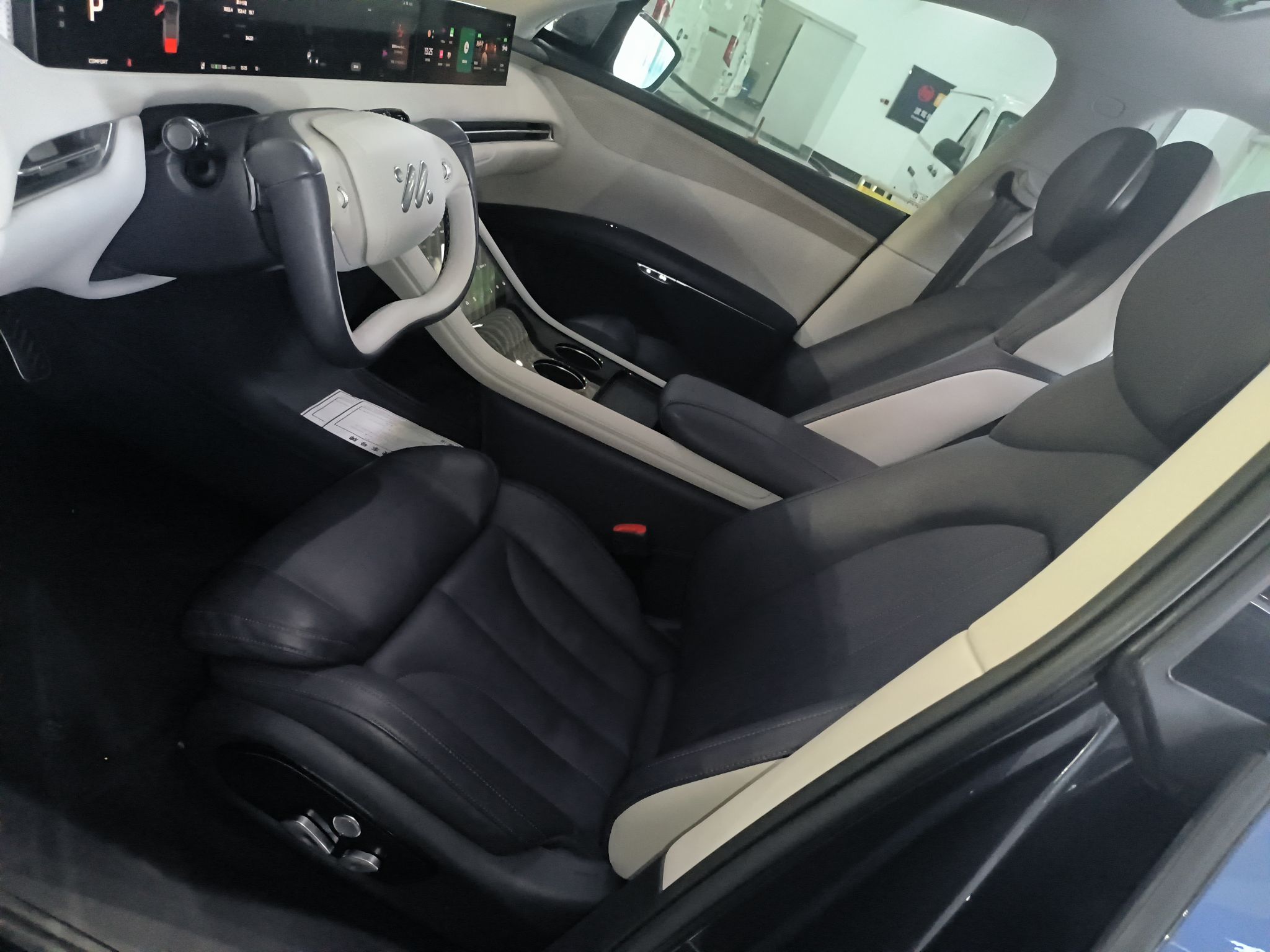 Переднее сиденье в автомобиле