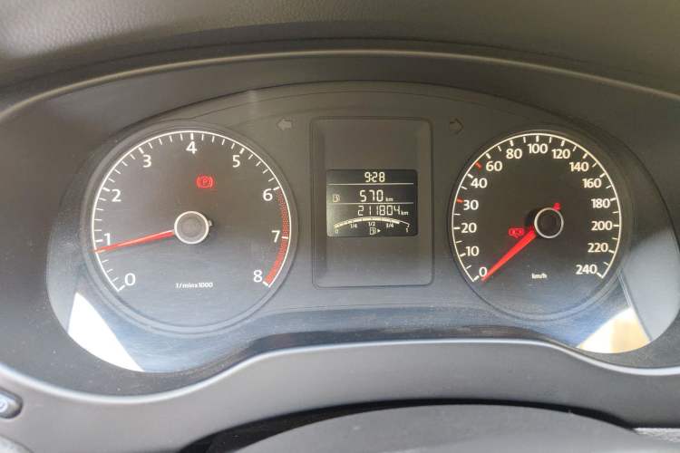 Used Volkswagen Sagitar 2014 1.6L Manual Comfort Model Odometer Close Up