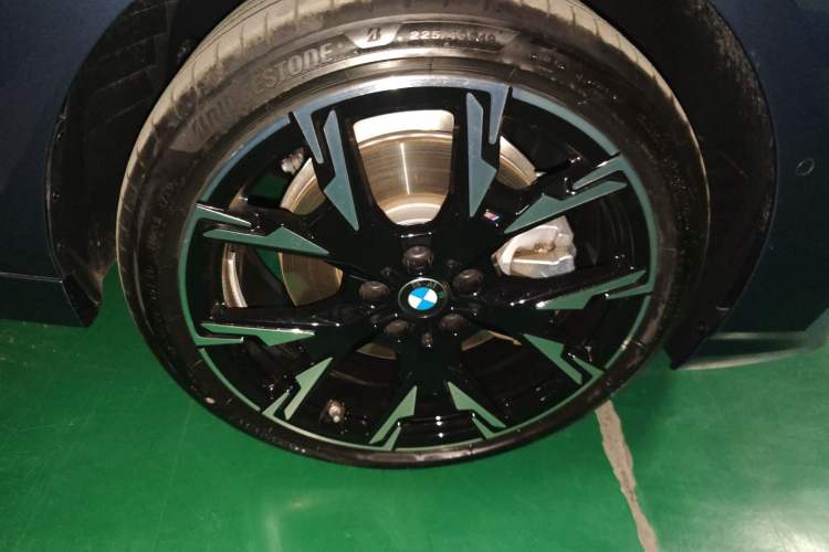 Used BMW 2 Series 2025 225L M Sport Night Edition Package Right Front Wheel Hub