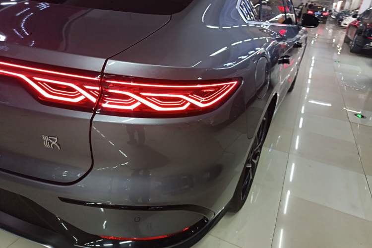 Used BYD Han 2025 DM-i 125KM Prestige Model Right Rear Taillight