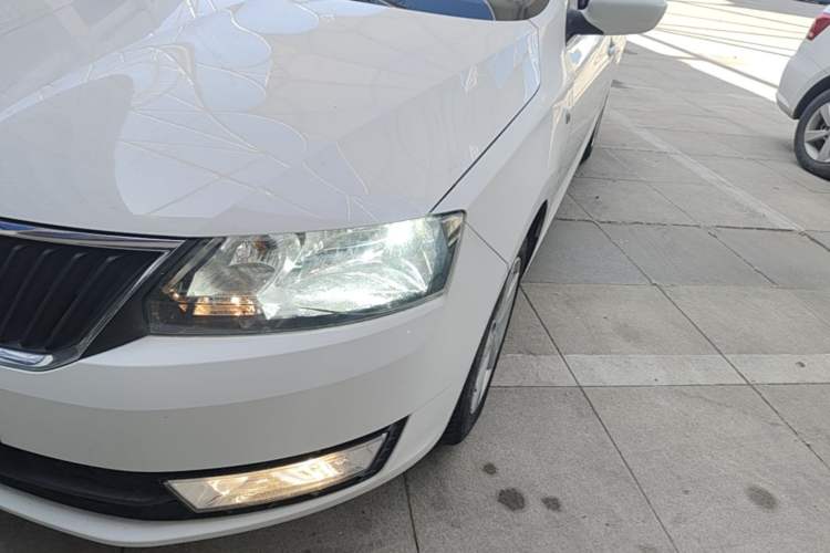 Used Skoda Rapid 2013 1.6L Automatic Smart Selection Model
