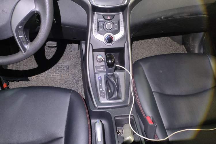 Used Hyundai Elantra (5th Generation / Langdong) 2016 1.6L Automatic Smart Version
