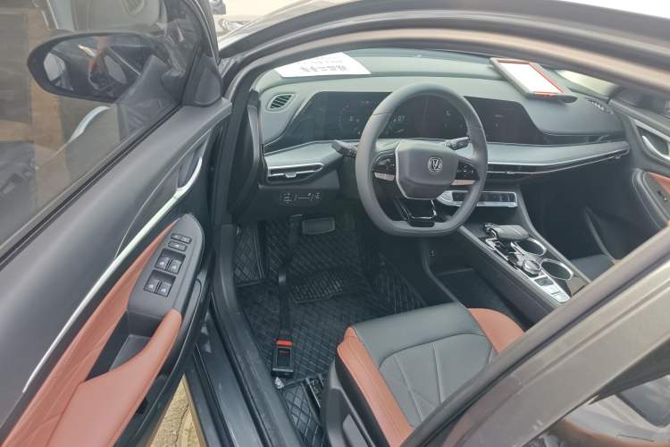 Used CHANGAN Eado 2023 Changan Edition PLUS Blue Whale NE 1.4T GDI DCT Prestige Version Driver Seat