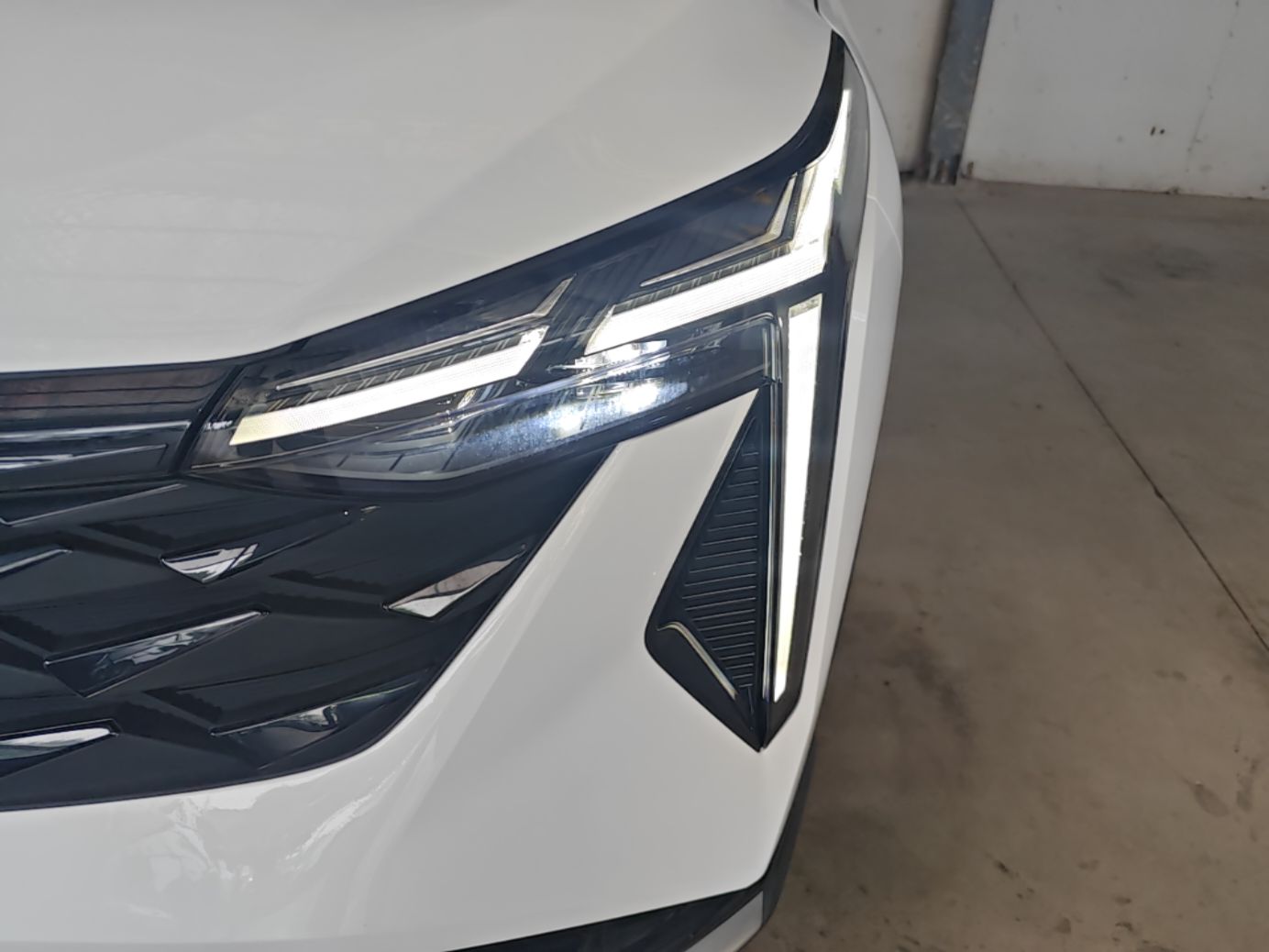 Geely Auto Emgrand X7 Sport 2024 1.5TD Smart Connect+ — снимка 8