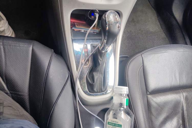 Used Buick GT 2011 GT 1.8L Automatic Fashion Edition Leather Model Gear Lever