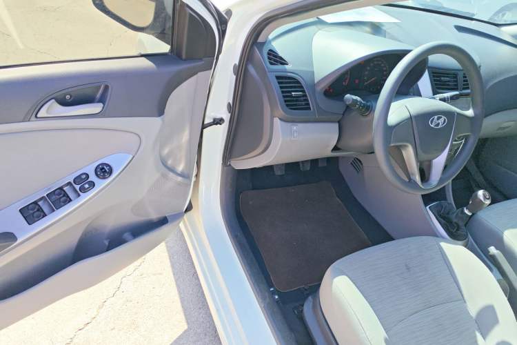 Used Hyundai Verna (older generation) 2014 1.4L Manual Smart GLS Trim
