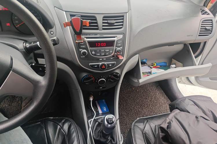 Used Hyundai Verna (older generation) 2014 1.4L Manual Smart GLS Trim
