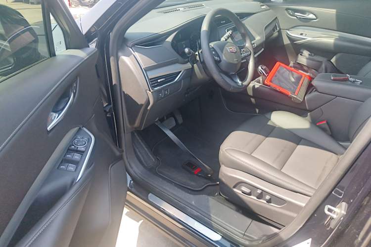 Used Cadillac XT4 2021 28T Two-Wheel Drive Leading Version