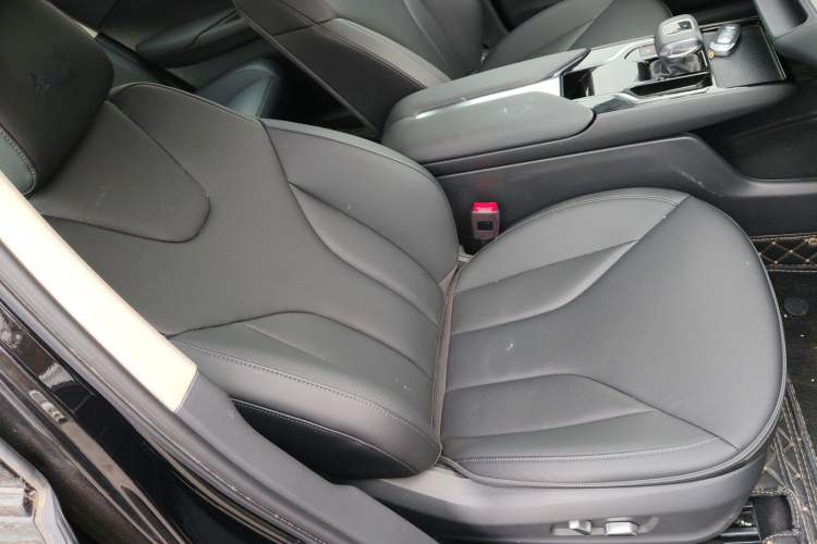 Used Hongqi E-QM5 2023 Base Travel Edition
