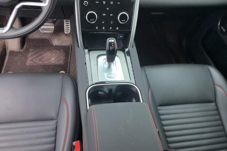 Used Land Rover Discovery Sport 2022 249 PS Metropolitan Edition 5 Seats Gear Lever