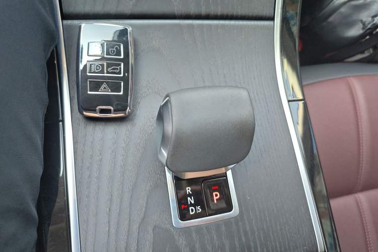 Used Land Rover Range Evoque 2024 Aurora L 249 PS Prestige Light-Chasing Edition