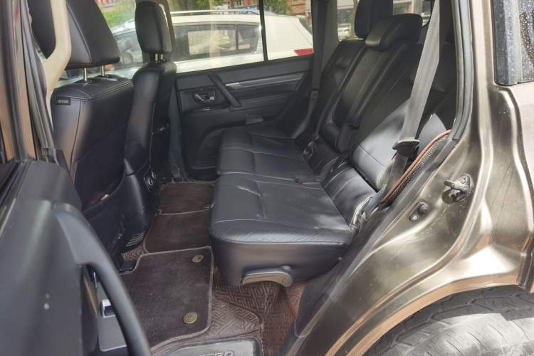 Used Mitsubishi Pajero 2011 3.0L Elite Edition Left Rear Seat