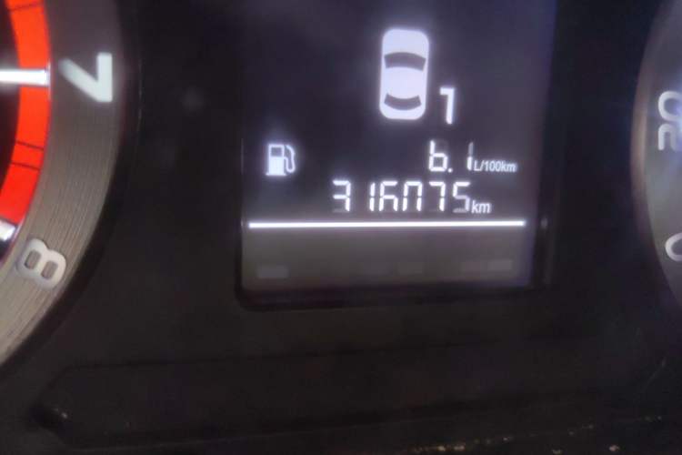 Used FORTHING Lingzhi 2017 M5L 1.6L 7-Seater Standard Model Odometer Close Up