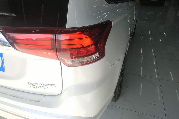 Used Mitsubishi Outlander 2021 Revised Version 2.0L Two-Wheel Drive Comfort Edition 5 Seats Right Rear Taillight