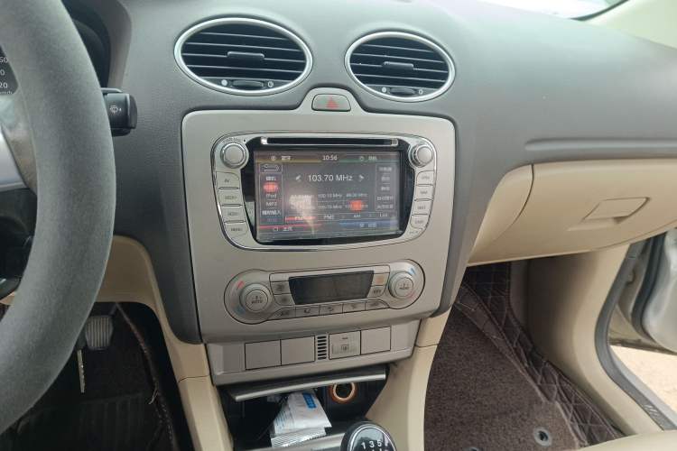 Used Ford Focus 2013 Sedan Classic 1.8L Manual Fashion Edition Audio And AC Panel