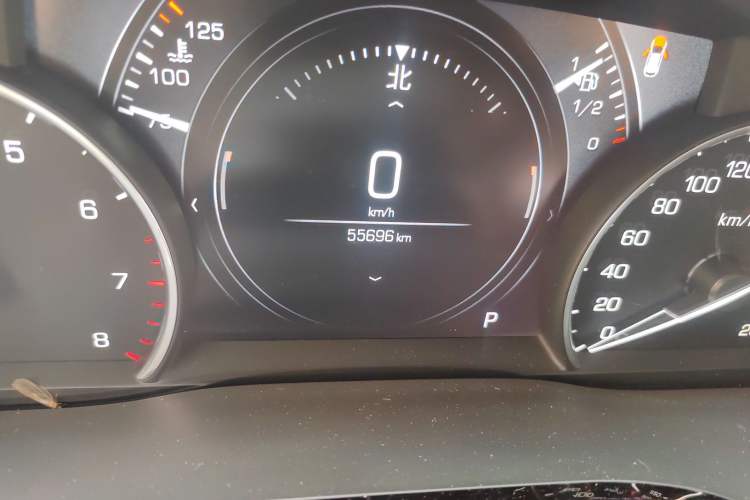 Used Cadillac XT5 2018 28T Four-Wheel Drive Luxury Model Odometer Close Up