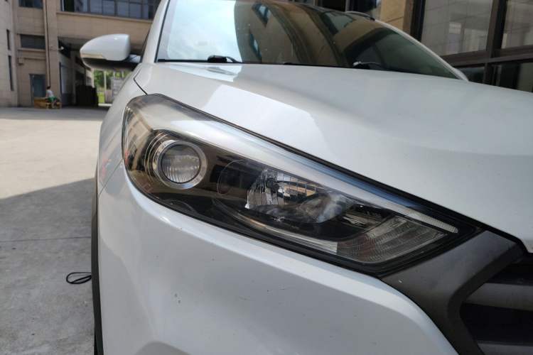 Used Hyundai Tucson 2015 1.6T Dual-Clutch Two-Wheel-Drive Smart Model Right Front Headlight