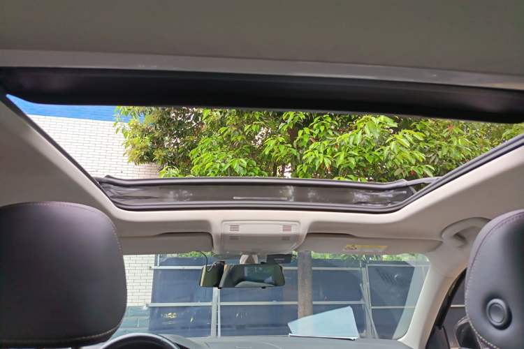 Used Volkswagen Tayron 2020 330TSI Two-Wheel Drive Luxury Smart Connectivity Version Headliner