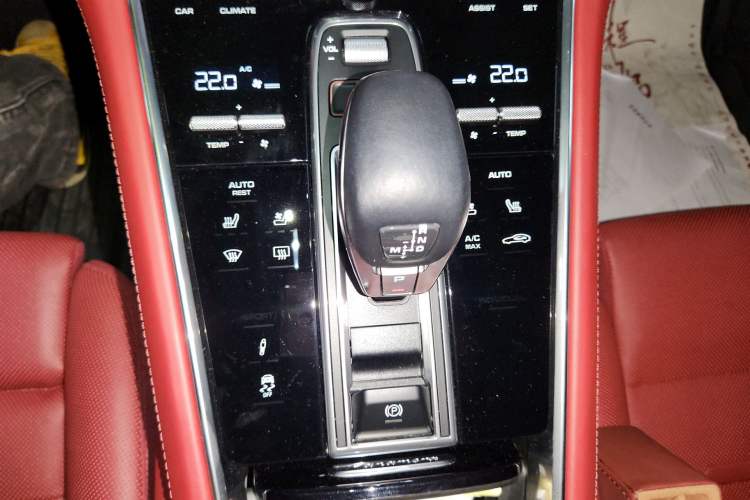 Used Porsche Panamera 2023 Panamera Executive Long Wheelbase 2.9T Gear Lever