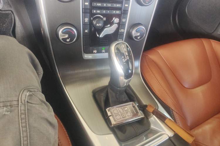 Used Volvo V60 2014 Restyled T5 Zhiya Edition